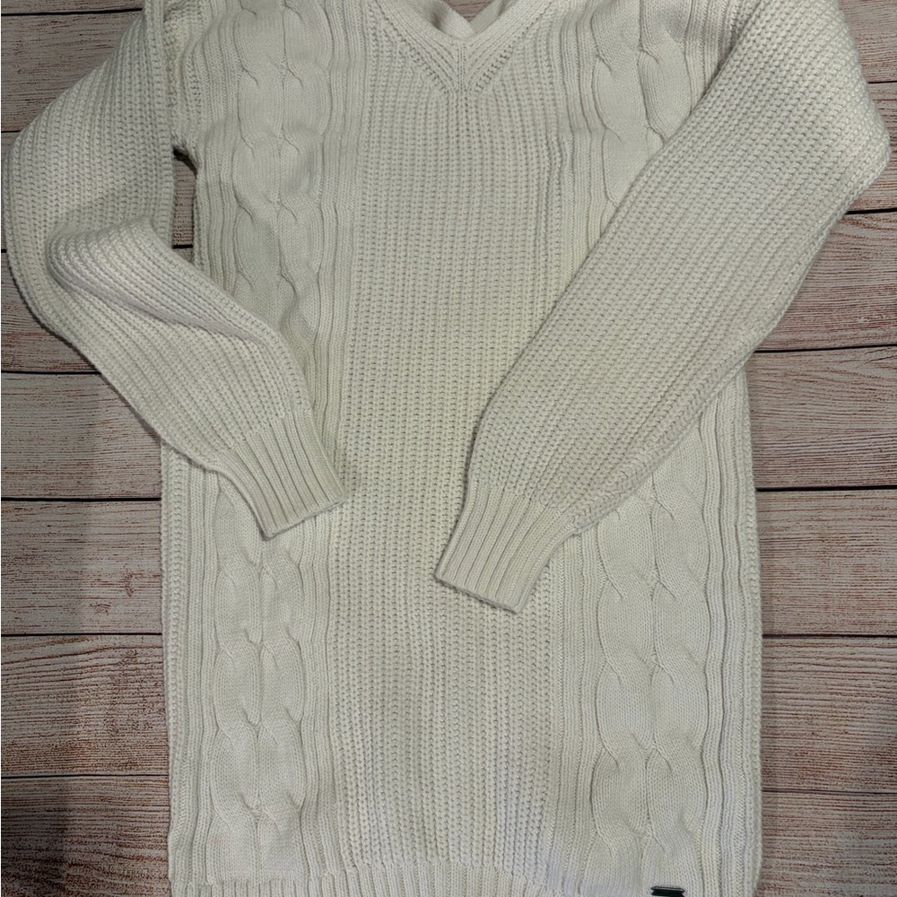 Hollister Cream V-Neck Sweater